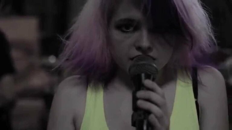 Tess Dunn at Streetlight Records