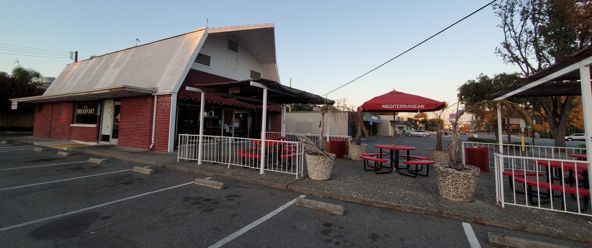Burger Barn Keeps Red Barn Chain Alive One Burger at a Time Metro