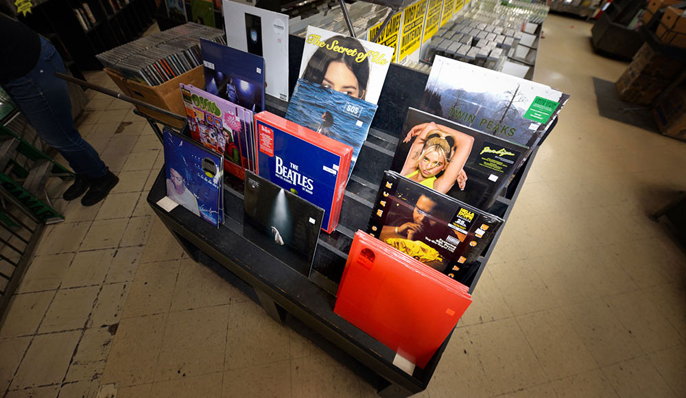 Display of records in a retail store